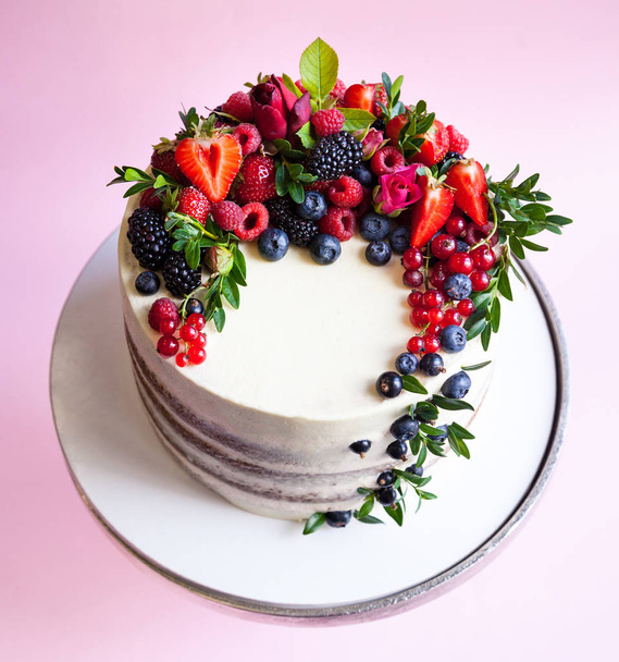 Summer fruit and berry cake - Photo, Image