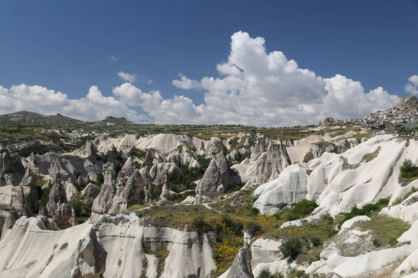 Formations rocheuses en Cappadoce
 - Photo, image