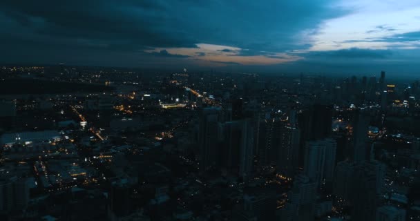 Современный город во время красивого облачного заката
 - Кадры, видео