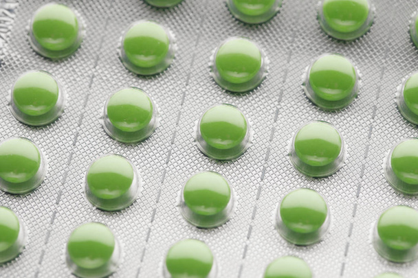 緑の錠剤ブリスター パック - 写真・画像
