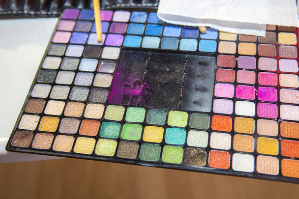 Professional eyeshadow case with brushes stick - 写真・画像