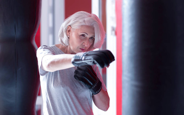 boxing elderly lady - Foto, imagen