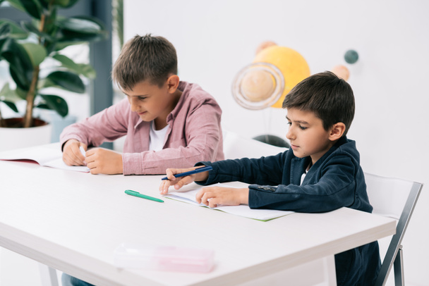 Schoolkids studying in classroom - Fotografie, Obrázek