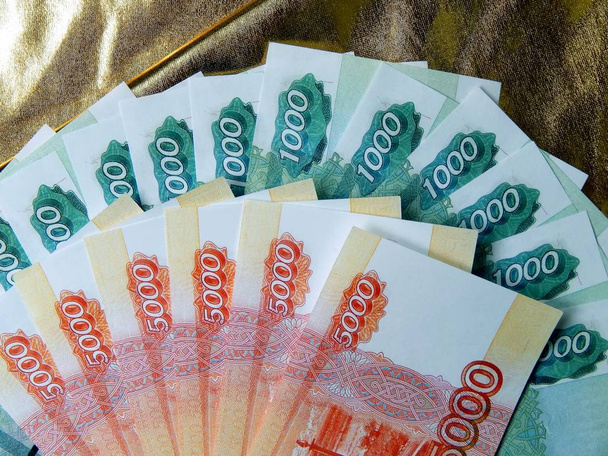 5000 ルーブル クローズ アップの額面でロシアのお金 - 写真・画像