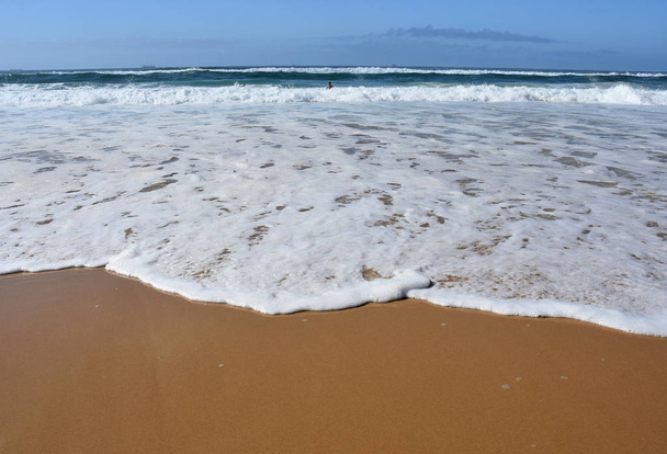 Κύμα και άμμο παραλία για το φόντο - Φωτογραφία, εικόνα
