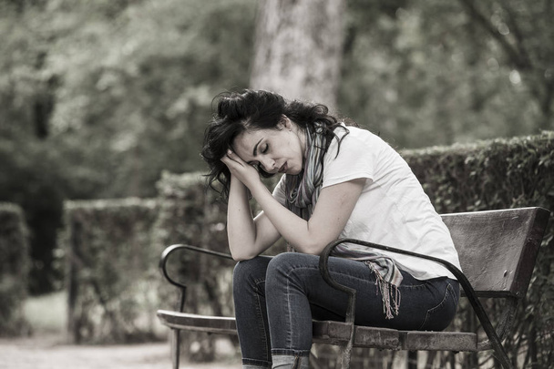 woman feeling sad sitting on bench - Zdjęcie, obraz