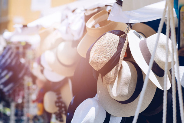 Nyáron szalma kalap boltja - Fotó, kép