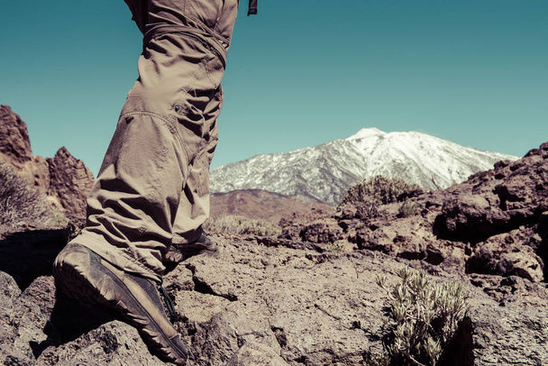 sport man goes to top of mountain - Foto, Imagem