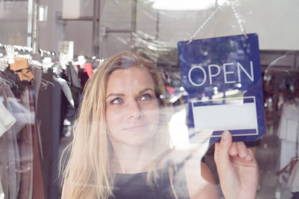 Shop worker with the open and closed sign - Foto, Imagem