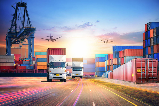Konttirahtilaivan vientitausta ja kuljetusteollisuus logistiikka
 - Valokuva, kuva
