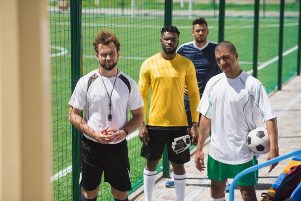 jogadores de futebol multicultural
 - Foto, Imagem