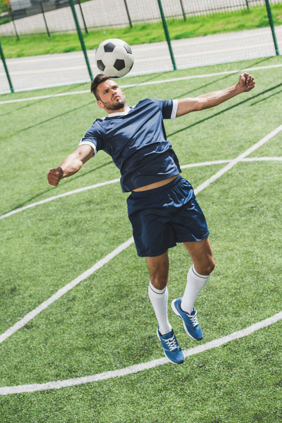 soccer player with ball - Zdjęcie, obraz