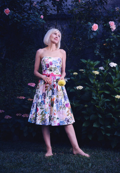 beautiful woman in floral dress - Valokuva, kuva