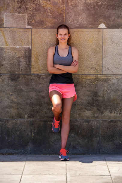 Фитнес-спорт девушка в моде спортивная одежда, фитнес-упражнения в й
 - Фото, изображение