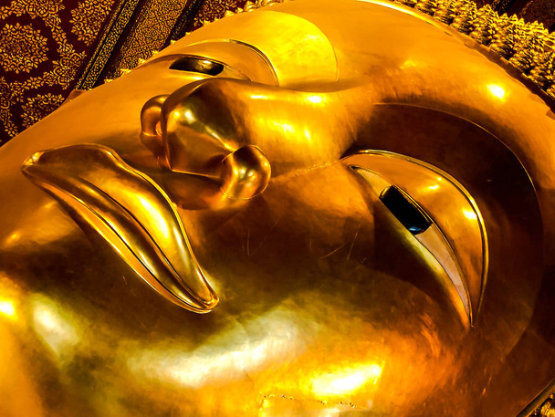 Thailändische Statue des Goldenen Buddha - Foto, Bild