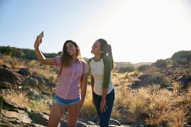  young women posing for selfie - Φωτογραφία, εικόνα