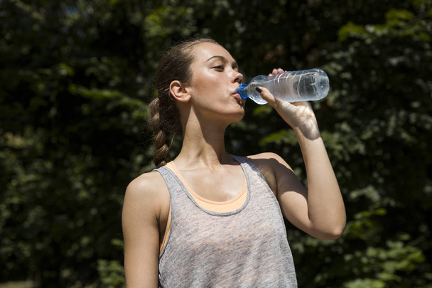 Woman drinking water after training - Valokuva, kuva