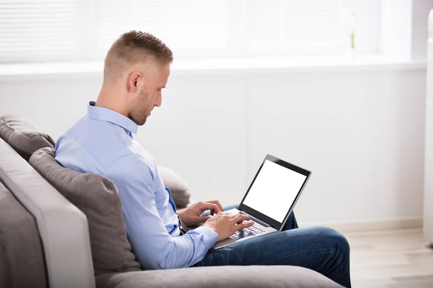 Man Using Laptop At Home - Zdjęcie, obraz