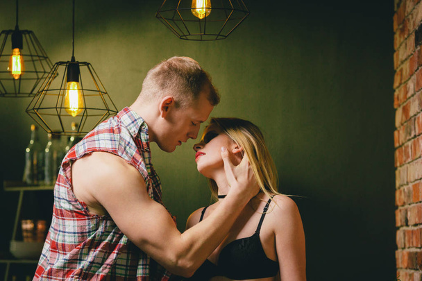 Man kissing his woman - Фото, зображення