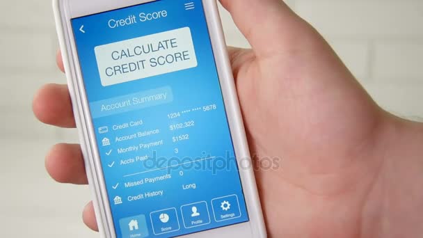 Comprobación de la puntuación de crédito en el teléfono inteligente utilizando la aplicación. El resultado es MUY BUEN
 - Metraje, vídeo