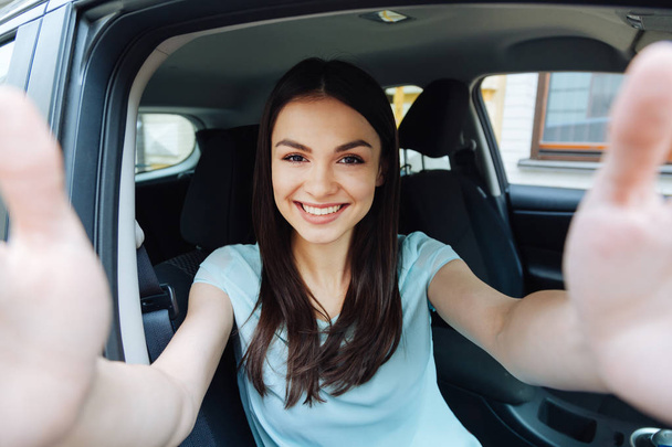 Gorgeous woman taking a picture of herself in car - Foto, Imagen