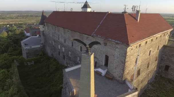 Vista aérea do castelo de Mukachevo Fortaleza medieval de Palanok na Ucrânia
 - Filmagem, Vídeo