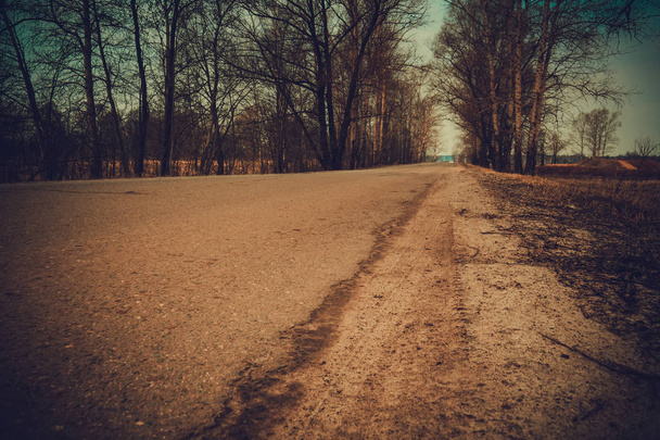 Strada rurale incrinata filtrata
 - Foto, immagini