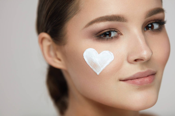 Beauty Skin Care. Woman With Heart Of Cream On Face - Foto, Imagen