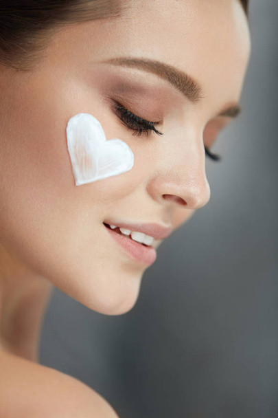 Beauty Skin Care. Woman With Heart Of Cream On Face - Fotoğraf, Görsel