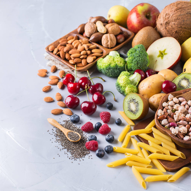 Selección de fuentes saludables de fibra rica comida vegana para cocinar
 - Foto, imagen
