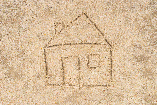 σπίτι κατάρτιση στην άμμο  - Φωτογραφία, εικόνα