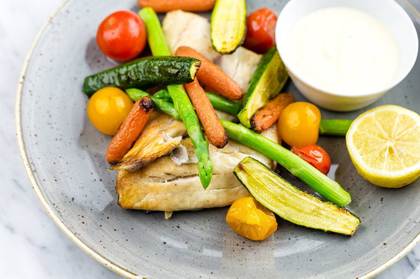 Grilled fish and vegetables with sauce - Valokuva, kuva