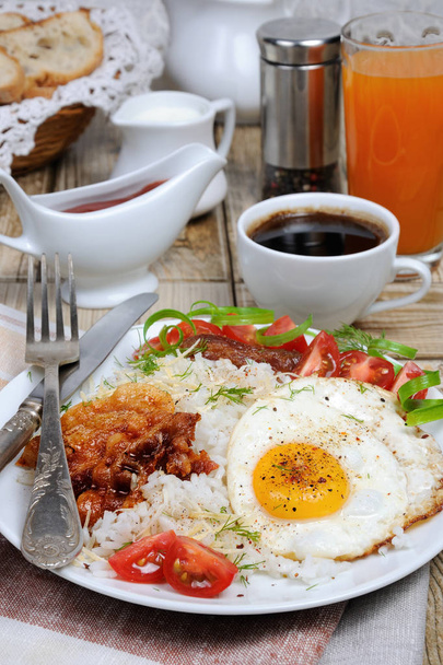 Petit déjeuner - Riz bouilli doux aux œufs brouillés
 - Photo, image