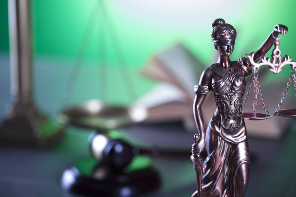Törvény téma. Igazságosság-szobor. - Fotó, kép