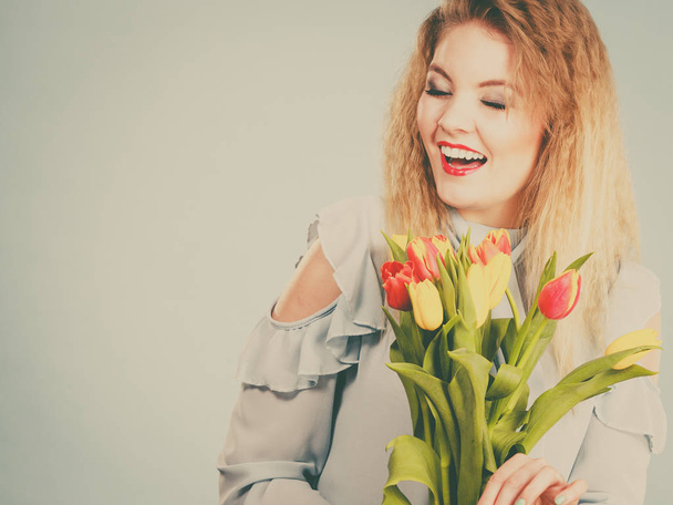 Pretty woman with red yellow tulips bunch - Foto, Bild