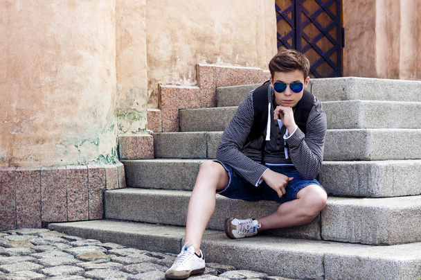 Stylish teenager resting on the stairs steps - Foto, Bild