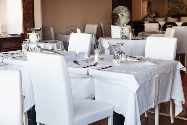 white interior of sicilian restaurant - Foto, Imagem