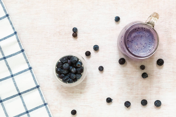 Blueberry smoothie with fresh blueberries - 写真・画像