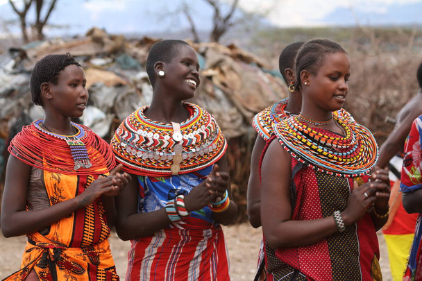 Mujeres Samburu tradicionales en Kenia
 - Foto, imagen
