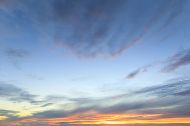 Panorama del cielo al atardecer
 - Foto, imagen