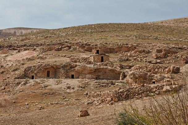 Grottes dans lesquelles les sages chrétiens où vivant dans le passé, Israël
 - Photo, image