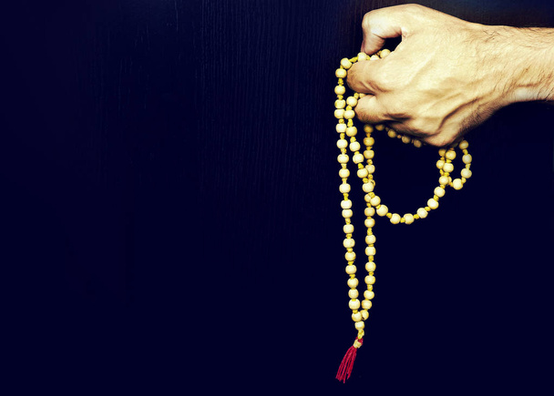 rosario de perlas de sándalo 108
 - Foto, Imagen