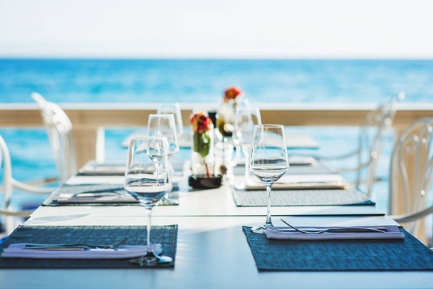 Beach restaurant with sea view - Foto, Imagen