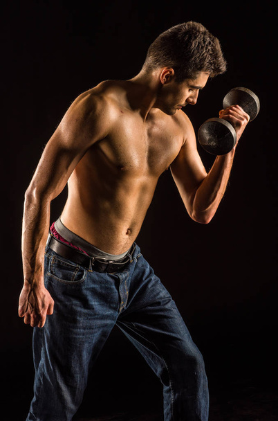 Young Man Lifting Dumbell to Exercise Biceps - Dumbbell Concentration Curl - Zdjęcie, obraz