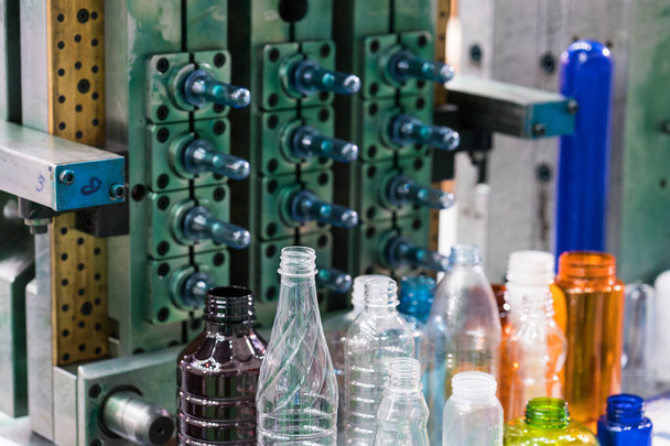 Wysokiej technologii plastikowej butelki produkcji przemysłowej - Zdjęcie, obraz