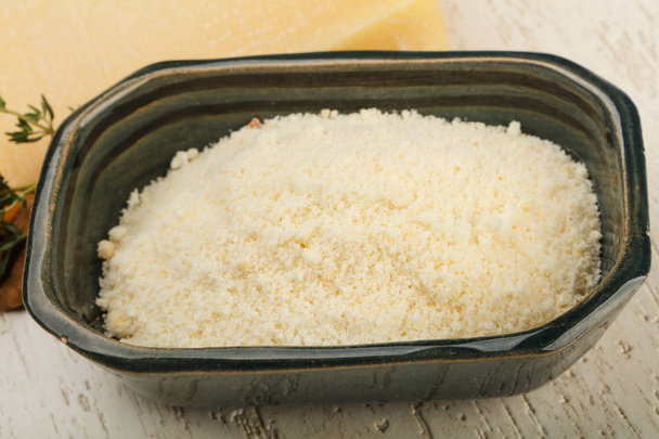 Сиру пармезан, тертого сиру
 - Фото, зображення