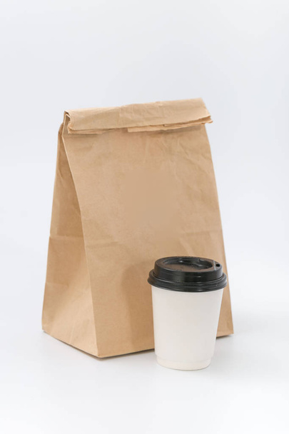 Behälter für Fast Food und Getränke. Recyclingmaterial - Foto, Bild
