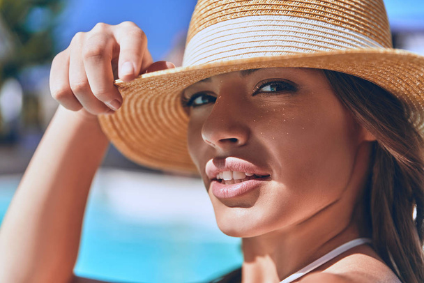 woman in sun hat  - Foto, Bild
