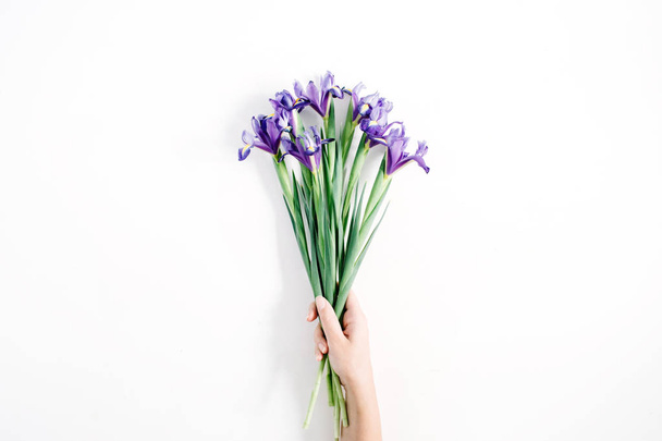 女の子の手で美しい花の花束 - 写真・画像