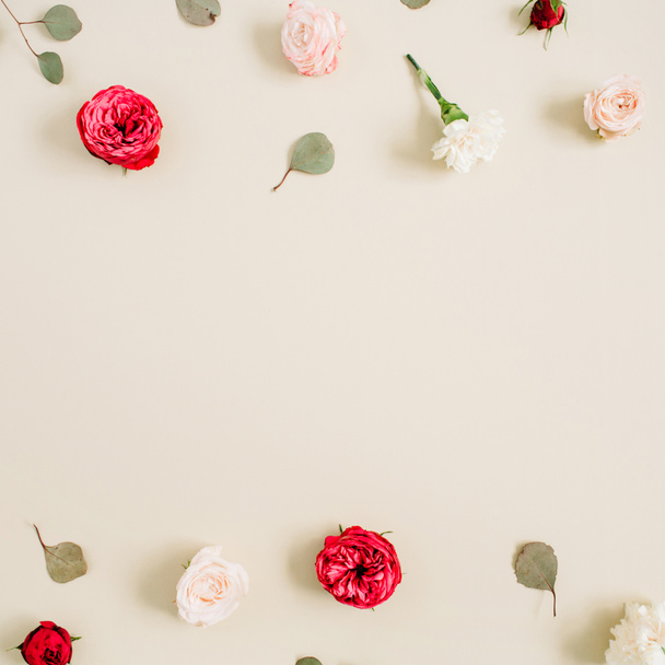 Цветы из бежевых и красных роз
 - Фото, изображение